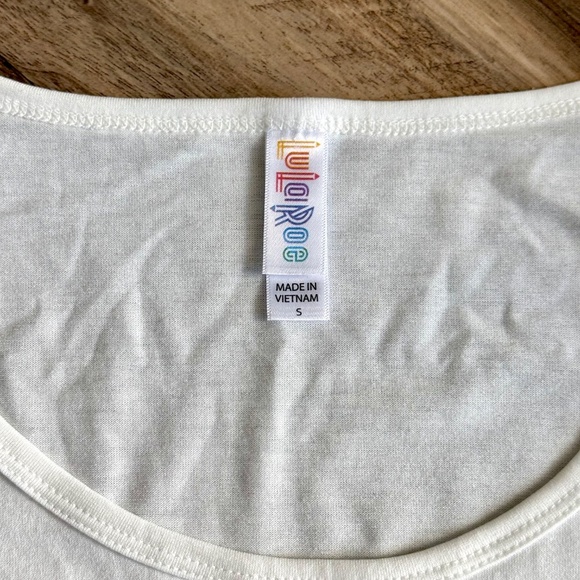 LuLaRoe Disney Snow white Evil Queen "Mirror Mirror" Long Sleeve Tee Size S - Picture 3 of 9